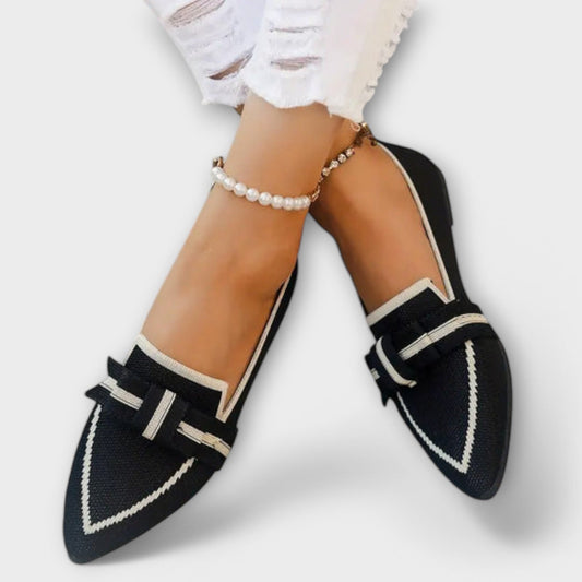 Flat women's shoes with lace details